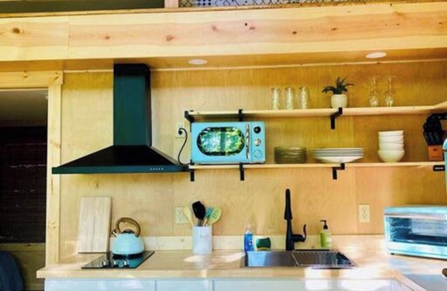 Rogers House | Aesthetic RRG Cabin | Hot Tub |Girl's Trip Approved