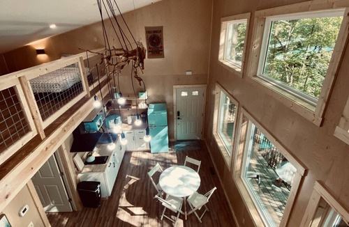 Rogers House | Aesthetic RRG Cabin | Hot Tub |Girl's Trip Approved