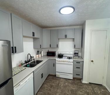 Decatur House | Affordable 2BR Near Atlanta - King and Queen Beds