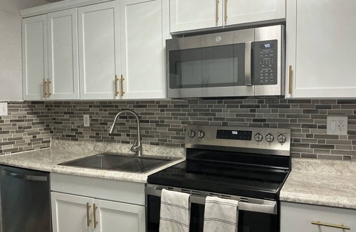 Fulton House | Affordable 3 BR, 2BA Peaceful Retreats with Modern Comforts