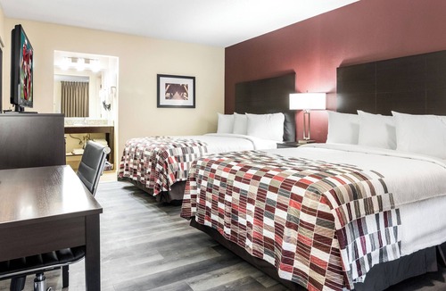 Dandridge Hotel | Affordable Comfort for Outdoor Enthusiasts Near National Park Trails