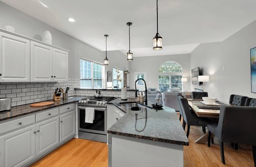 Highlands House | Affordable Luxury-All Kings-5 min to Urban Bourbon