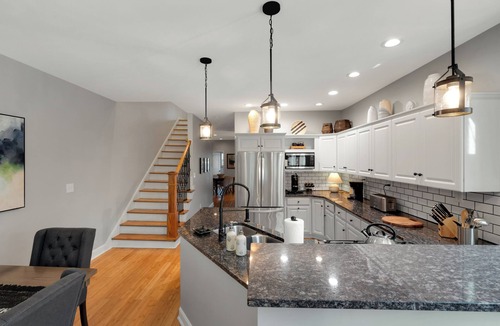 Highlands House | Affordable Luxury-All Kings-5 min to Urban Bourbon