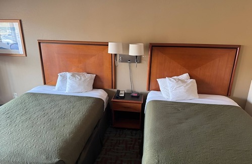Harriman Hotel | Affordable Room with Free Parking & Breakfast, Near Shops and Attractions