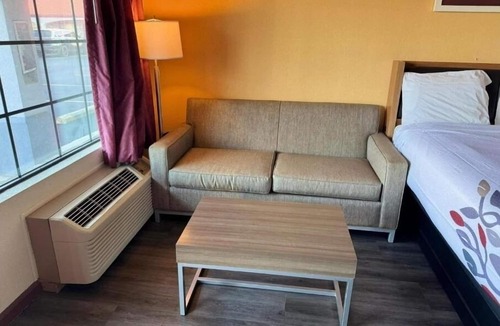 St. George Hotel | Affordable Stay Near I-95 with Peaceful Rooms and Dining Convenience