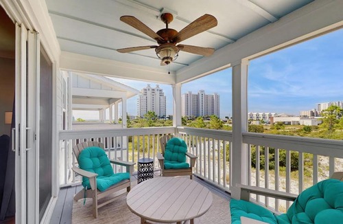 Ono Island Villa | Airy townhouse with pool hot tub central AC & washerdryer - dog-friendly