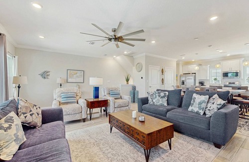 Ono Island Villa | Airy townhouse with pool, hot tub, central AC, & washer/dryer - dog-friendly