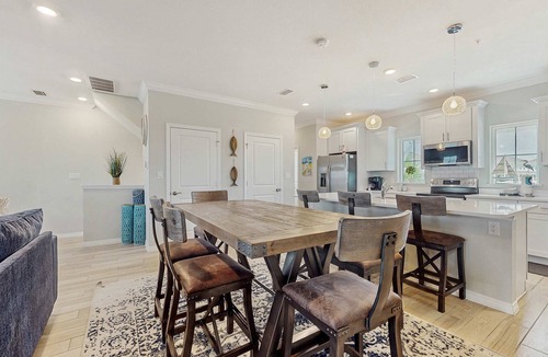 Ono Island Villa | Airy townhouse with pool, hot tub, central AC, & washer/dryer - dog-friendly