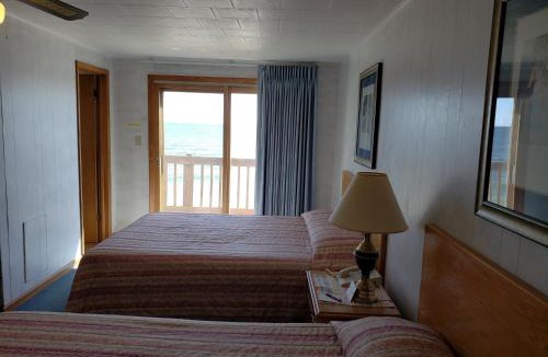 Algoma Hotel | Algoma Beach Motel