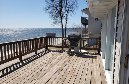 Algoma Hotel | Algoma Beach Motel