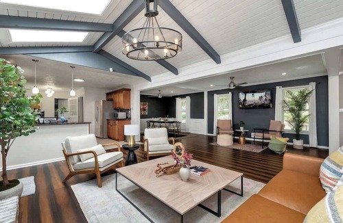 Norcross House | ALL Kings!/Gameroom/Huge Deck/Family Friendly
