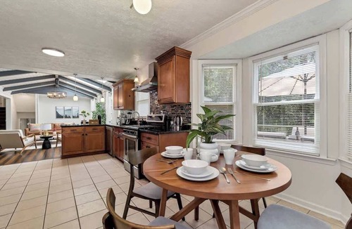 Norcross House | ALL Kings!/Gameroom/Huge Deck/Family Friendly