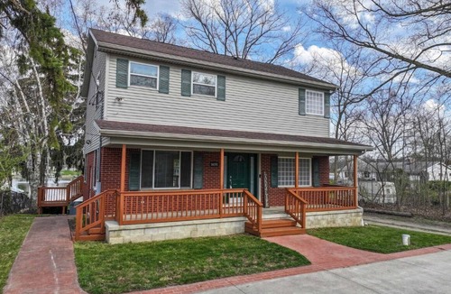 Argentine House | All-Sports Lakefront Retreat w/Private Beach, Dock & Tiki Bar - Sleeps 10