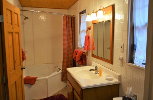 Rocky Grove Cabin | *All the Quiet You Are Looking For *Across from the Park!