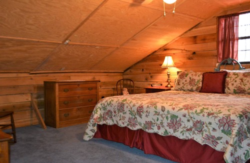 Rocky Grove Cabin | *All the Quiet You Are Looking For *Across from the Park!