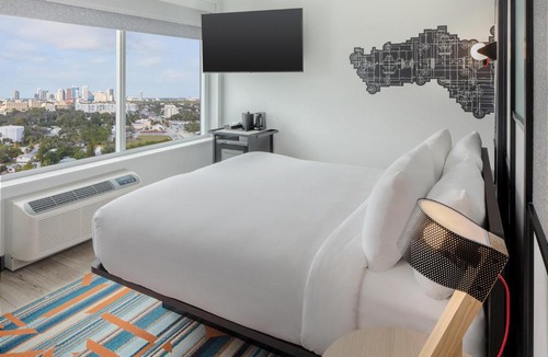 Poinciana Park Hotel | Aloft by Marriott Fort Lauderdale Airport