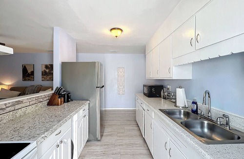 Alta Vista House | Alta Vida, Cozy Duplex Retreat