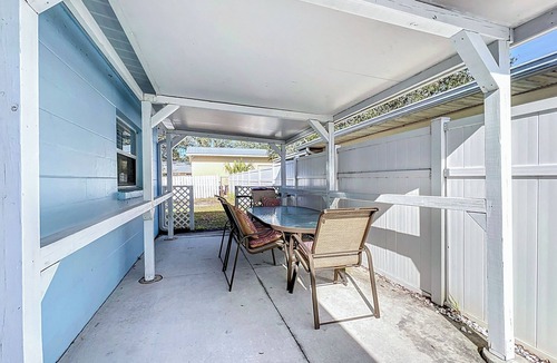 Alta Vista House | Alta Vida, Cozy Duplex Retreat
