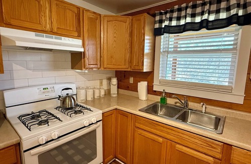 Ennice Cabin | Amazing 2-bedroom cabin near Blue Ridge Parkway