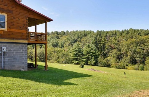 Ennice Cabin | Amazing 2-bedroom cabin near Blue Ridge Parkway