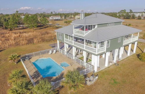 Long Beach House | AMAZING BEACH GETAWAY IN LONG BEACH MS- AN HOUR TO NEW ORLEANS! PRIVATE POOL!