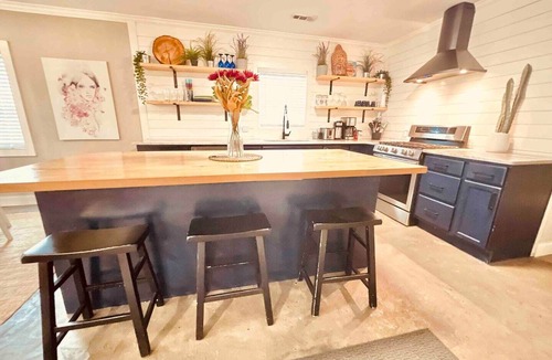 Peoplestown House | Amazing Bohemian Bungalow ATL - Hot Tub Spa