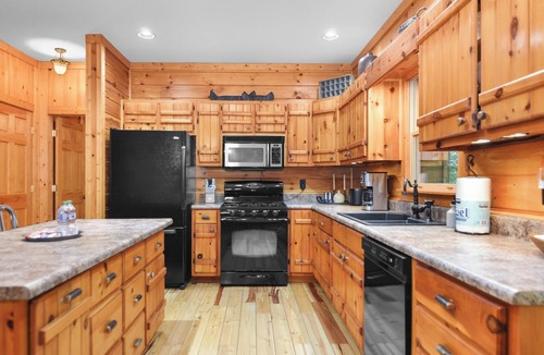Ellijay Cabin | Amazing Cabin near pool~ Firepit~ Game Room~Fireplace~ near wineries & orchards!