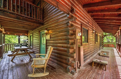Hemlock Hills Cabin | AMAZING Game Room, Hot Tub, Gatlinburg, Private