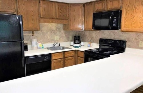 Sapphire Resort | Amazing Getaway! 2 Comfortable Units, 3 Pools, Free Parking