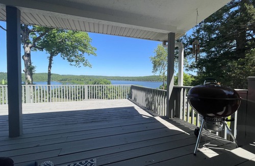 Henderson Cottage | Amazing Lake View 3-bedroom Cottage close to ramp