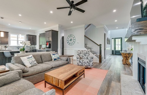 Estill Springs House | Amazing Lakehouse -Hot Tub-Private Boat Dock- 5 bedrooms, Pool Table, Ping Pong