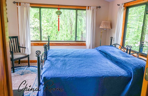 Marshall Cabin | Amazing Mountain Lodge Retreat on 63 Acres - 20 minutes from Asheville