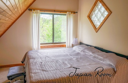 Marshall Cabin | Amazing Mountain Lodge Retreat on 63 Acres - 20 minutes from Asheville