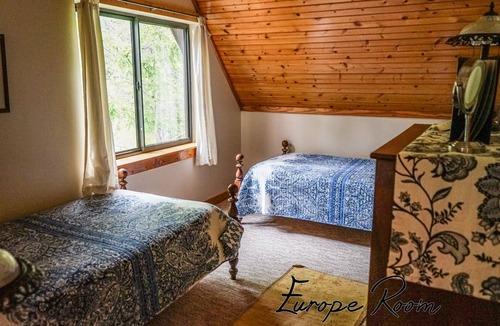 Marshall Cabin | Amazing Mountain Lodge Retreat on 63 Acres - 20 minutes from Asheville
