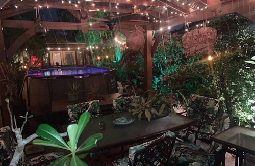 Southside Apartment | Amazing Palm Beach RETRO Hot Tub Pool Arcade Tropical Home