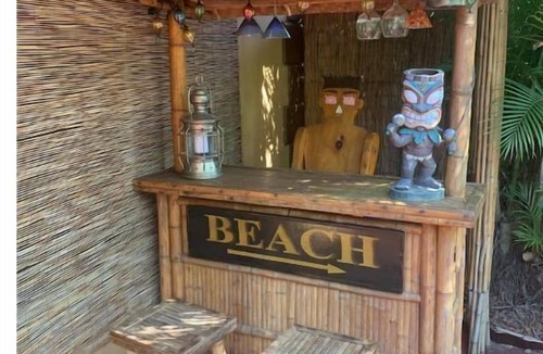Southside Apartment | Amazing Palm Beach RETRO Hot Tub Pool Arcade Tropical Home