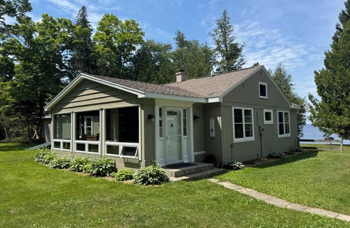 Washington Island House | Amazing Sunsets 280 Ft. Shore 2.5 Acres Great Cottage!