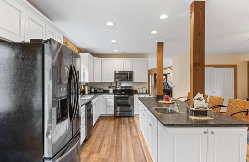 Elkton Cabin | AMAZING VIEWS! Hiking/Shenandoah ParkAccess/62 Private ACRES-4 Bedroom Suites