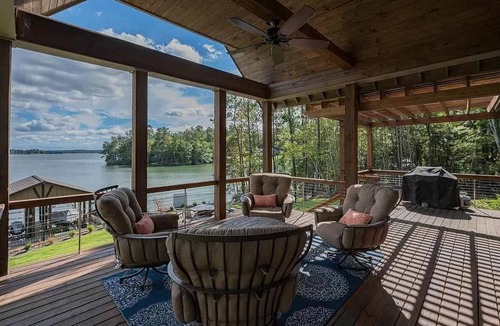 Jacksons' Gap House | Amber Skies: Tranquil Lakefront Escape. Perfect for Families and Events!