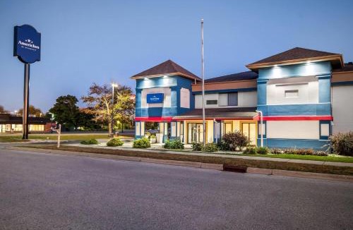 Beloit Hotel | AmericInn by Wyndham Beloit