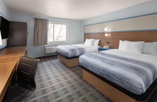 Au Sable Hotel | AmericInn by Wyndham Oscoda Near AuSable River