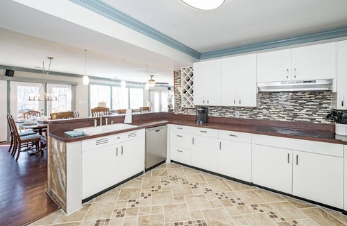 Lynchburg House | An entire resort to yourself! Riverfront home 5 mins. from Historic Lynchburg.
