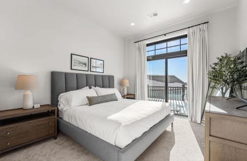 Egg Harbor House | Anchor Point Condo by Simple Life Rentals
