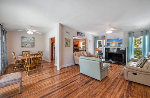 Hills T P Apartment | Anchors Away