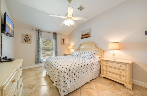 Hills T P Apartment | Anchors Away