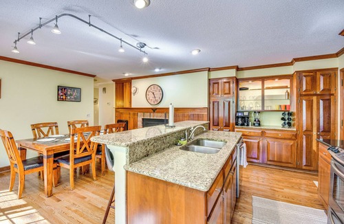 Anderson House | Anderson Retreat: Private Hot Tub & Kayaks!