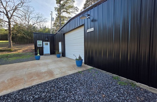 Russellville Apartment | Angler's Dream with huge garage space - Freshly Remodeled - 10 Min to Lake