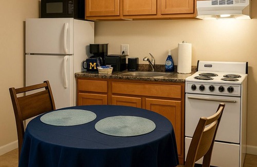 Burns Park Apartment | Ann Arbor Downtown Access - Walk to Stadium, Major Hospitals & Restaurants