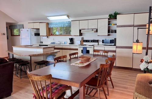 Glen Arbor House | Annex Pet Friendly Waterfront Cottage within walking distance to Glen Arbor!