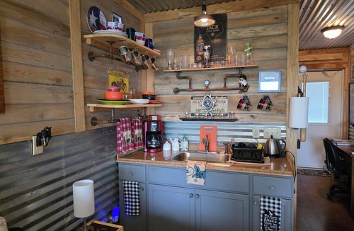 Eureka Springs Apartment | Apartment, Mountain View/Personal Deck Bikers welcome. Mins to DT Eureka Spgs.
